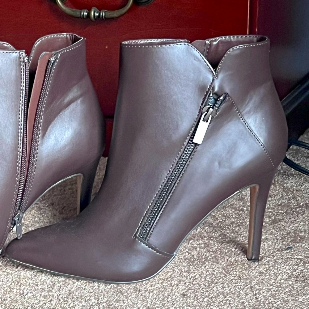 BCBGeneration Chocolate Brown Boots. 9M. New, Never Worn but no box.